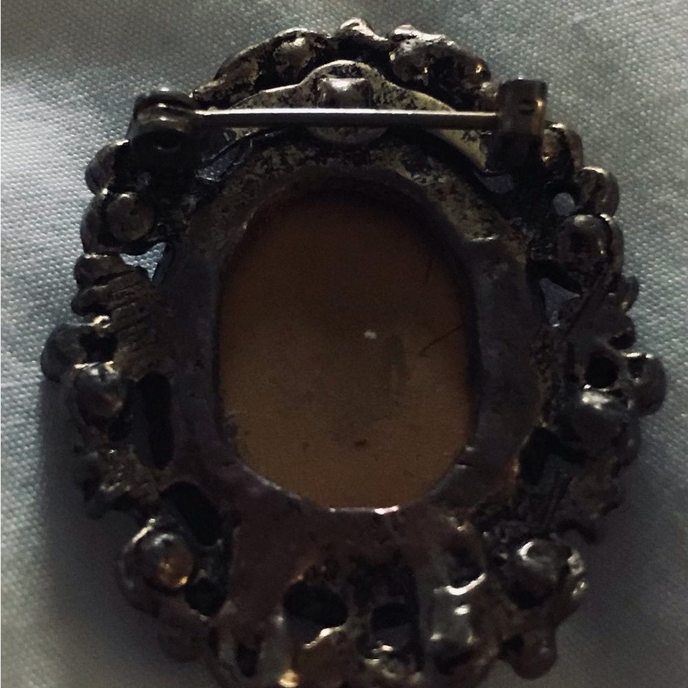 Vintage glass topaz colored brooch - Picture 3 of 3